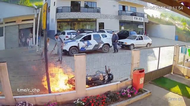 40Бразилец поджег свой мотоцикл чтобы его не забрали полицейские