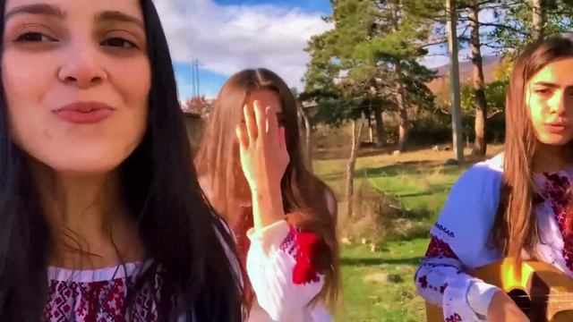 Румынские девушки поют украинскую песню Пидманула-пидвела.