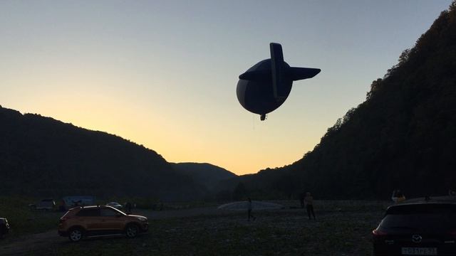 Дирижабль в небе