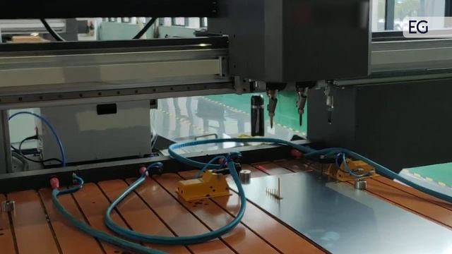 Автоматический станок для приварки шпилек RC-Z-3015