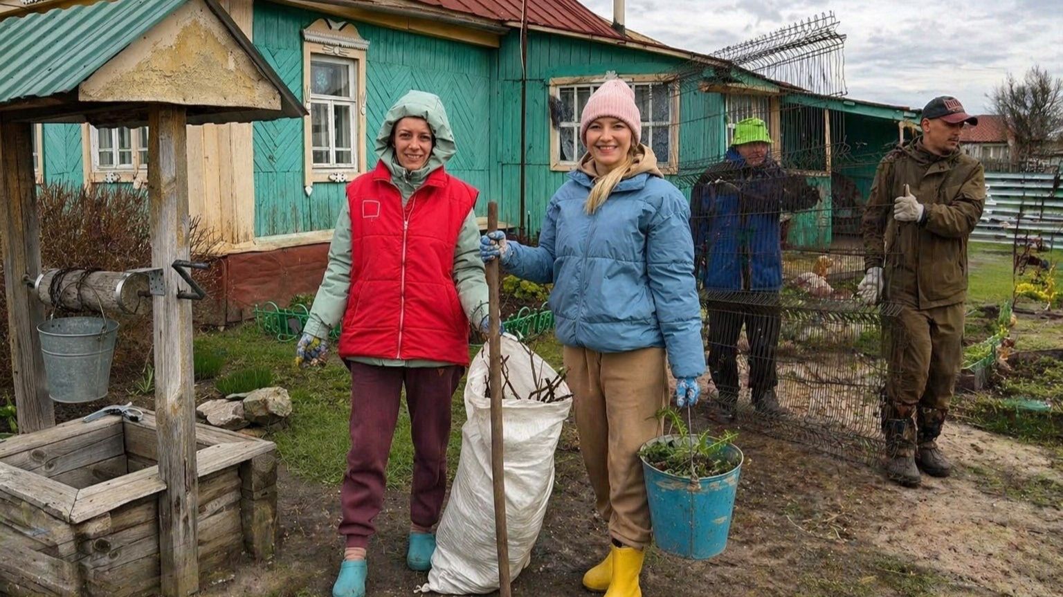 50 СОТОК В ДЕРЕВНЕ/РАБОТЫ НЕПОЧАТЫЙ КРАЙ/СЕМЕЙНАЯ ПОМОЩЬ/СВАРИЛИ СЕТКИ В ПТИЧНИКЕ