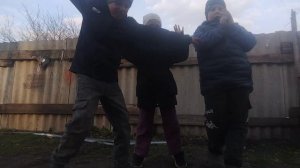 я весь день работал в поле влугом землю я пахал а потом на этом поле семена цветов шажал