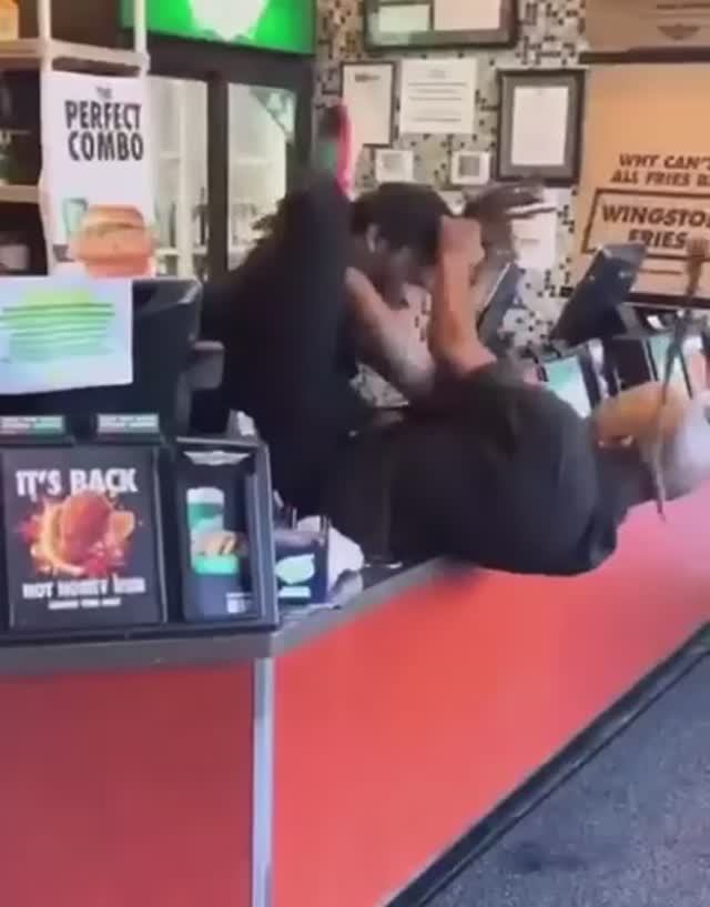 🔴Угольки, только перья летят.🤭😆🔴