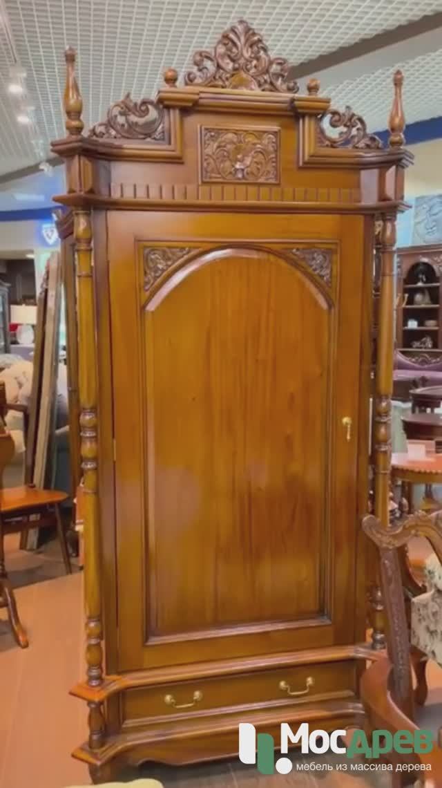 Шкаф платяной с полками МИГ908 из красного дерева от фабрики Satin Furniture (Индонезия)