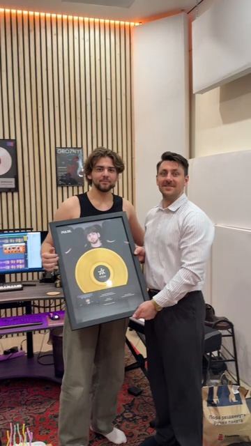 трек «выбери меня» получил золотую сертификацию!слушайте еще, мы хотим платину