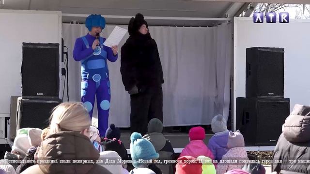 Выставка пожарной техники на площади ЛКДЦ