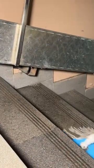 Уборка подъезда 🚗 грязь и запах 😬 сделали чисто и свежо ✨ плюс скидка 😉