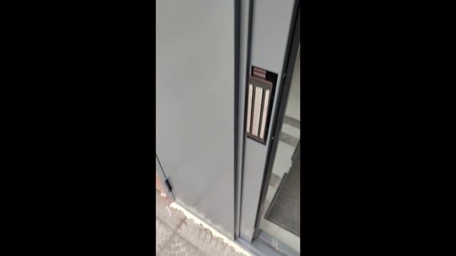 Дверь в подъезд