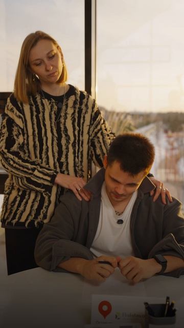 Говорят, за каждым успешным мужчиной стоит женщина!