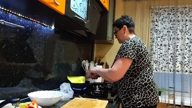 ЖИЗНЬ В СЕЛЕ:НОВЕНЬКИЙ САЛАТ НА УЖИН