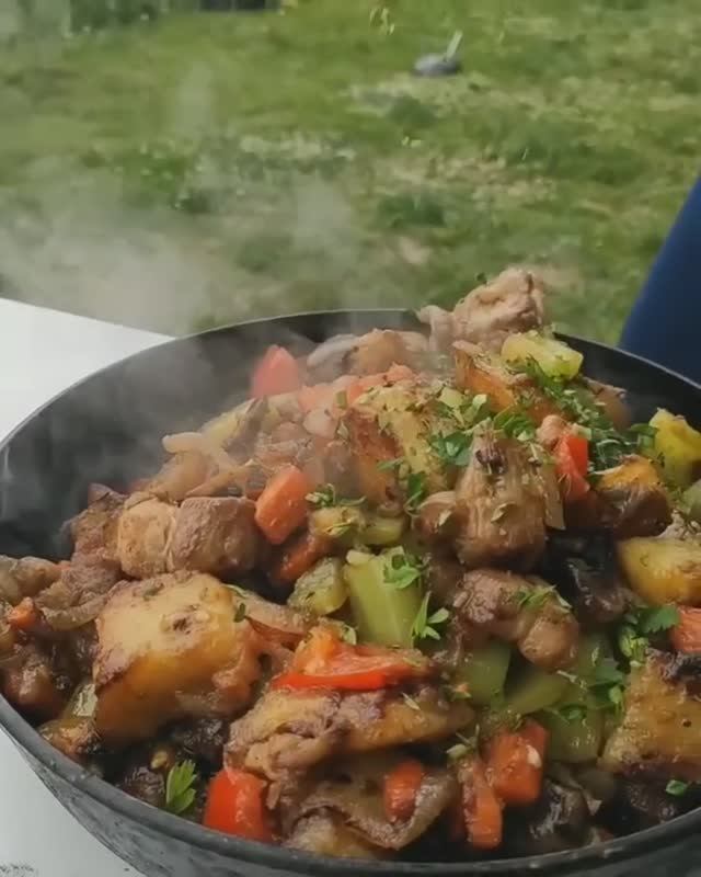 Горячая сковородка с мясом и овощами 🔥