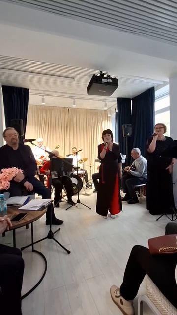 Мы желаем счастья вам