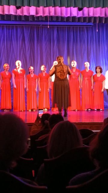 Солнце в прятки днём водило. Слова Михаила Садовского