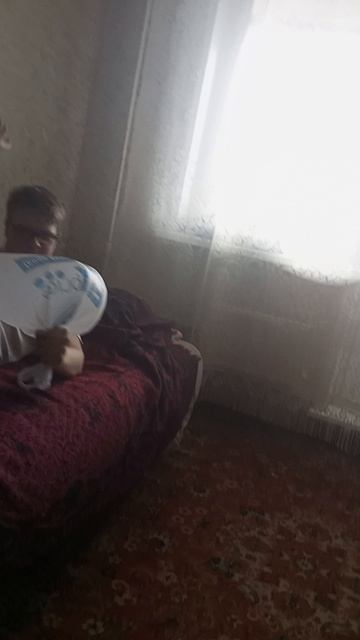 Я лопнул пакетик.