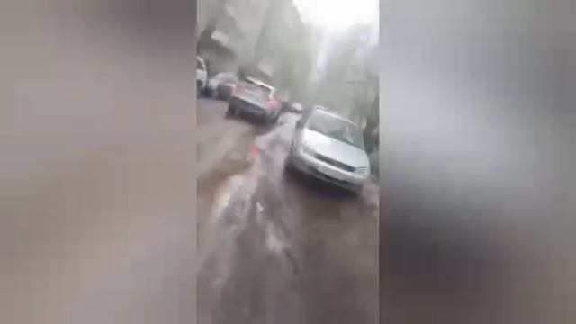 В Воронеже автоледи прокатила ребенка на капоте и скрылась после его падения

Женщина на иномарке пе