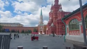 Поздравляю друзей с Наступающим Первым маем!Днем весны и труда 💐🇷🇺 !