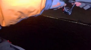 Первый лёд не дождался! Ловлю трофеи в отвес в центре города.
