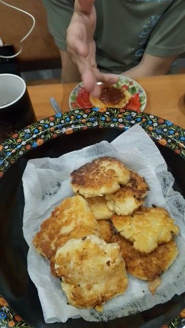 Всё-таки на сковороде будем делать сырники