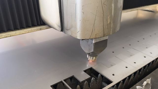 Лазерная резка алюминия 4 мм: почему это сложно и как мы это делаем