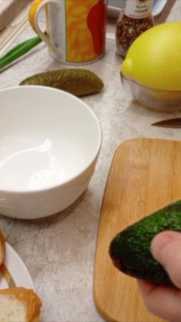 Косточка из авокадо.