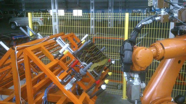 УАЗ. Нанесение клея герметика