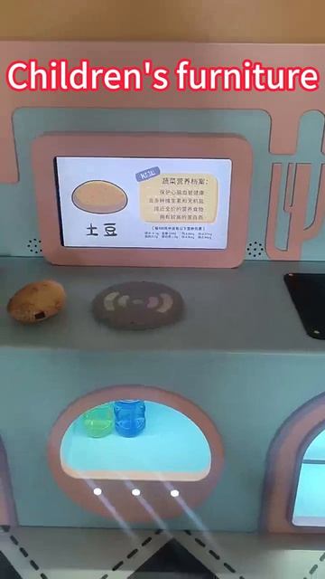 Детская мебель в игровом парке с мягкими конструкциями