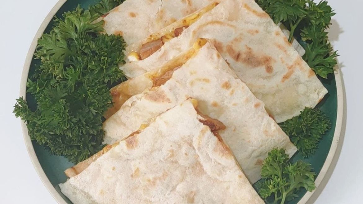 Сытная кесадилья со свининой