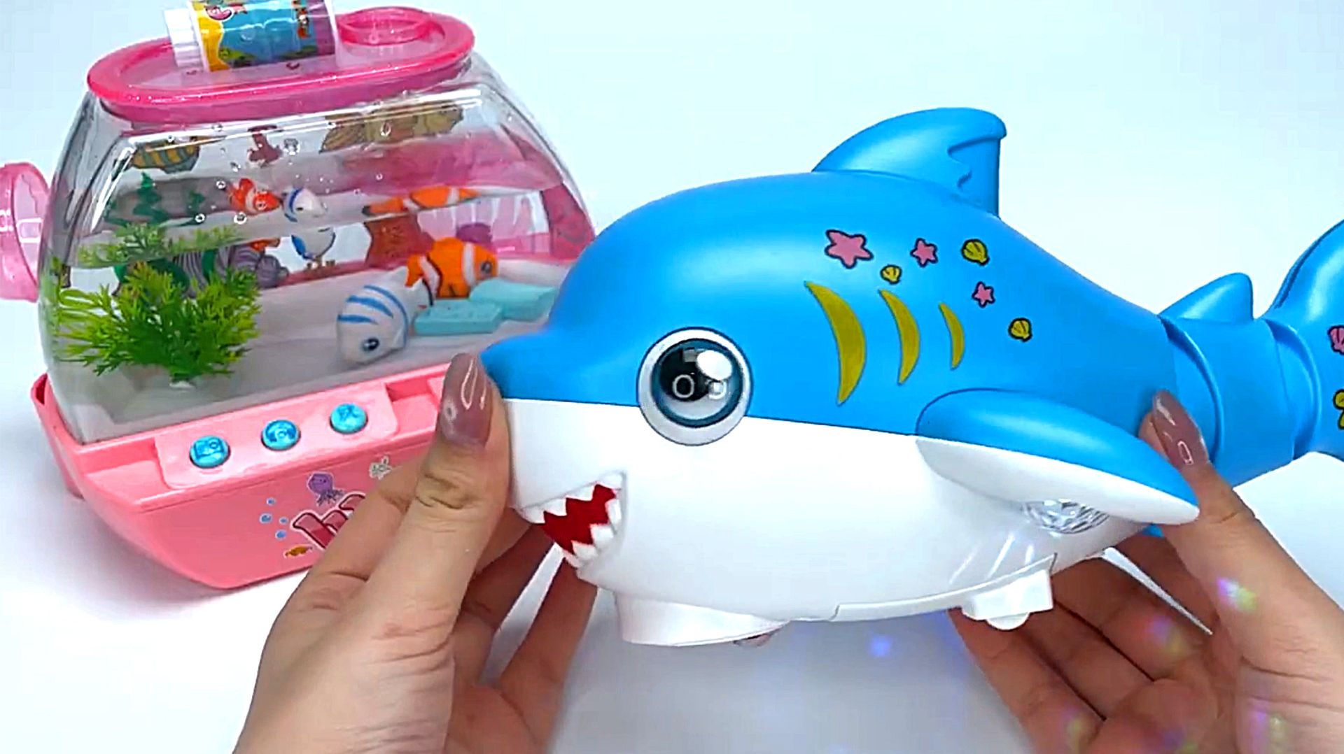 Мультики для детей. Развивающие игрушки аквариум и рыбки. Распаковка и обзор. Мультики для детей.