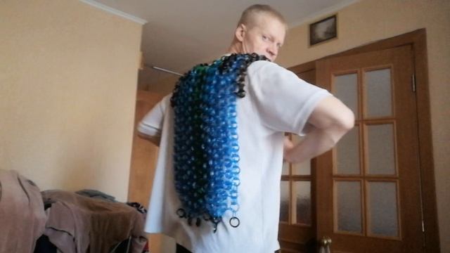 Сплёл накидку из горлышек пластиковых бутылок ушло 1300 шт. Плел 6 месяцев