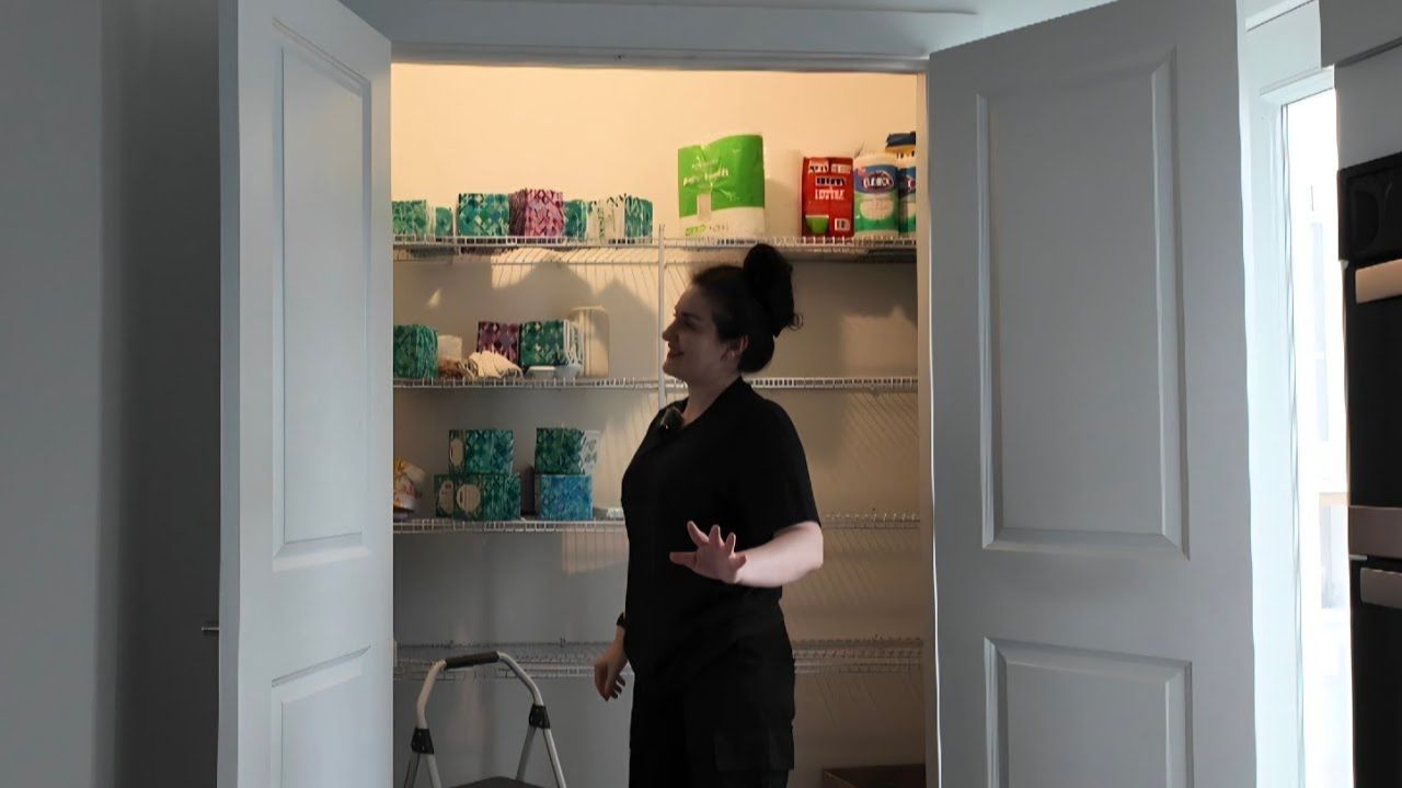 КАК ВЫЖИВАЮТ РУССКОЯЗЫЧНЫЕ НА ЗАГНИВАЮЩЕМ ЗАПАДЕ: организую кладовую комнату, болтаю, помогаю Олегу