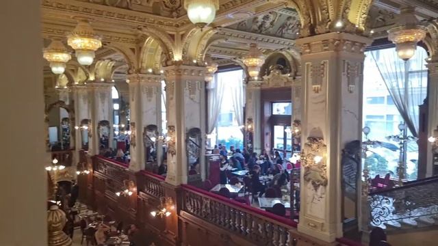 В пространстве зыбком словно наважденье...