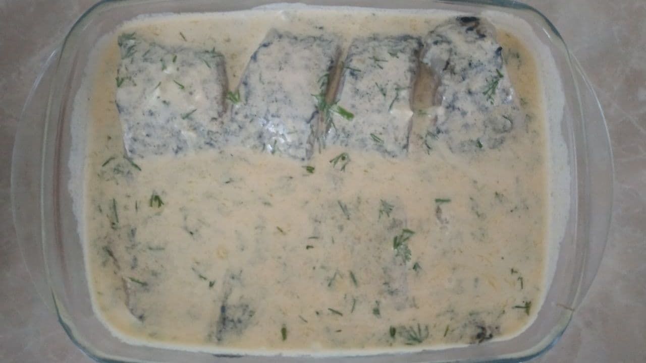 Рыба, запеченная в сливочном соусе
