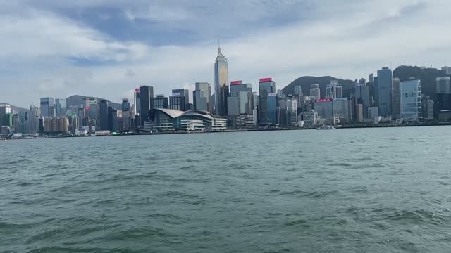 Паром через бухту Виктория в Гонконге