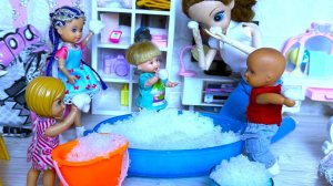 КОРОЧЕ ГОВОРЯ, Я КУПИЛ СНЕГ☃️ Катя и Макс веселая семейка куклы Барби мультики