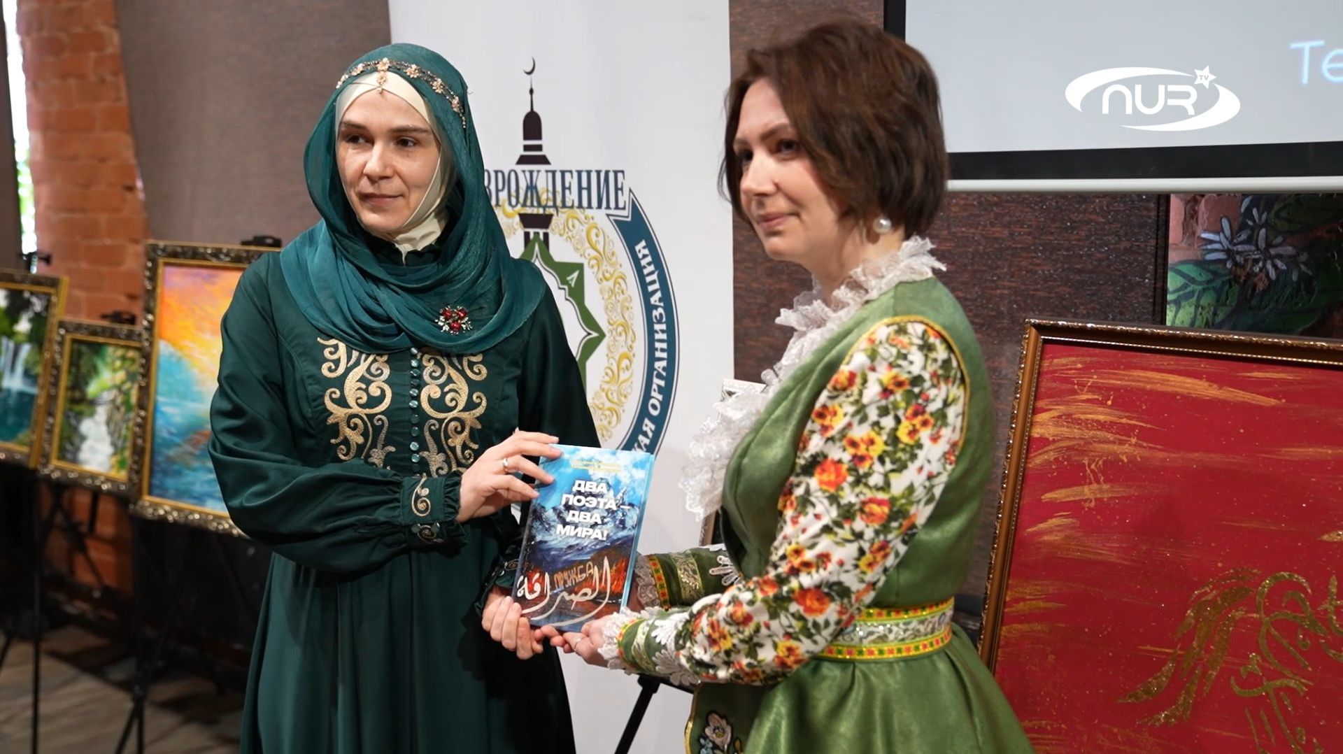 О чем пишут мусульманка и христианка в своих стихах!