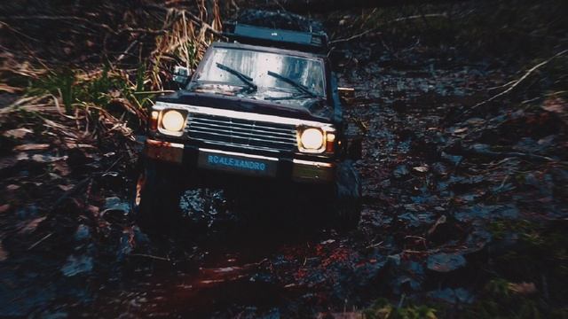 Превосходная радиоуправляемая поездка по весеннему затопленному бездорожью Rlaarlo TK07