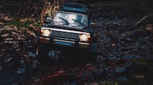 Превосходная радиоуправляемая поездка по весеннему затопленному бездорожью Rlaarlo TK07