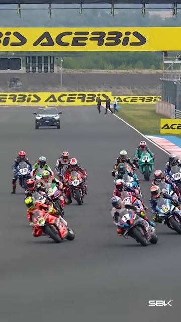 Батиста взлетает на старте в Балатон-Парке 🧨 | 2025 #HungarianWorldSBK 🇭🇺