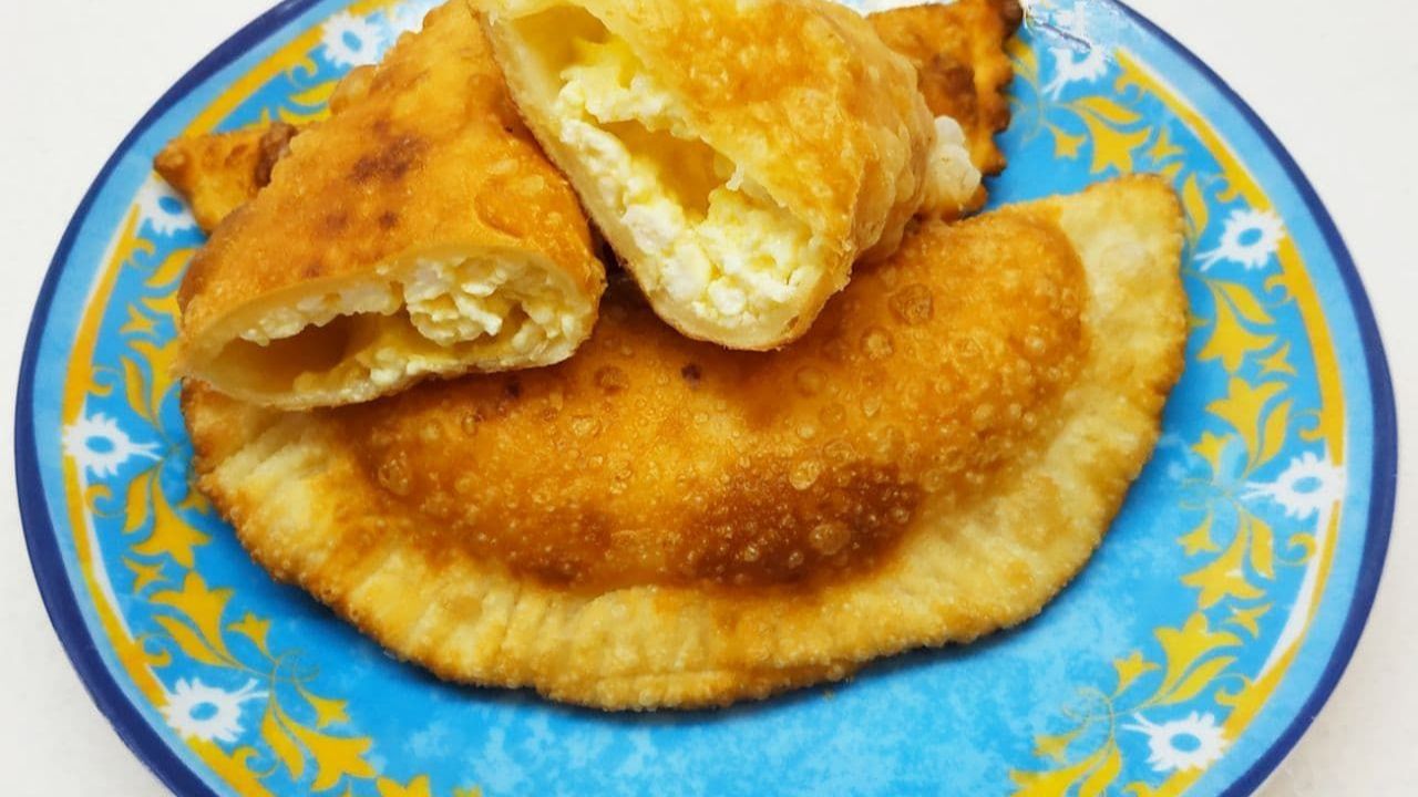 Восхитительные чебуреки с творогом