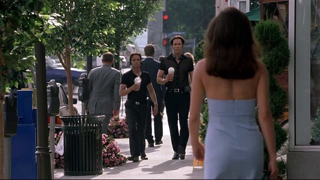 Парни хотели познакомиться с девушкой, но что то пошло не так.)))