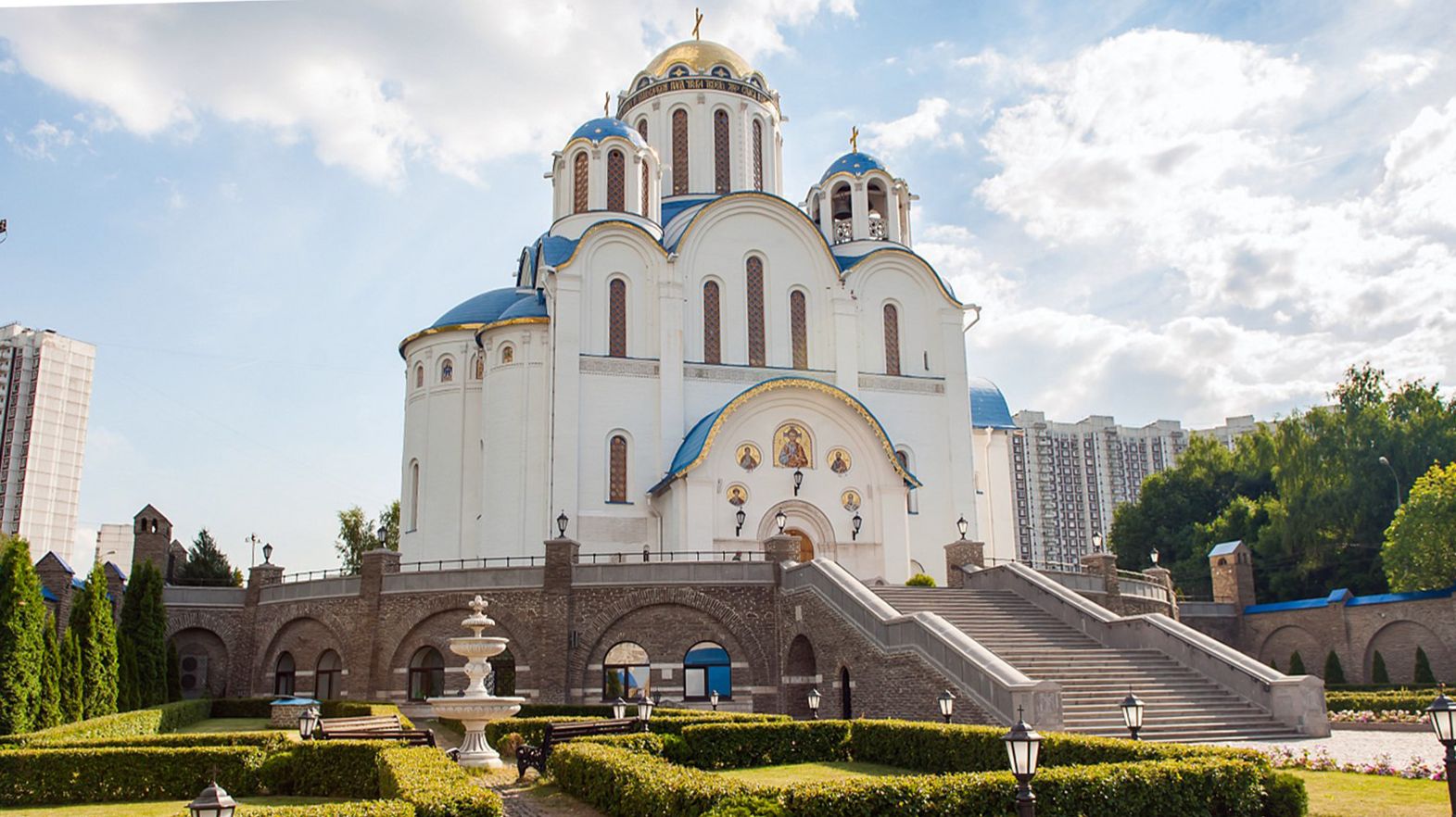 Божественная литургия 1 мая 2026 года, Храм в честь Покрова Божией Матери в Ясенево, г. Москва