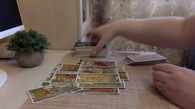 Как он поведет себя дальше в ситуации между вами? Таро расклад
