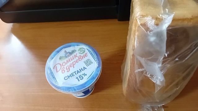 Делаю заготовки , жарю курочку , варю макароны .