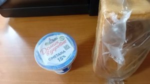 Делаю заготовки , жарю курочку , варю макароны .