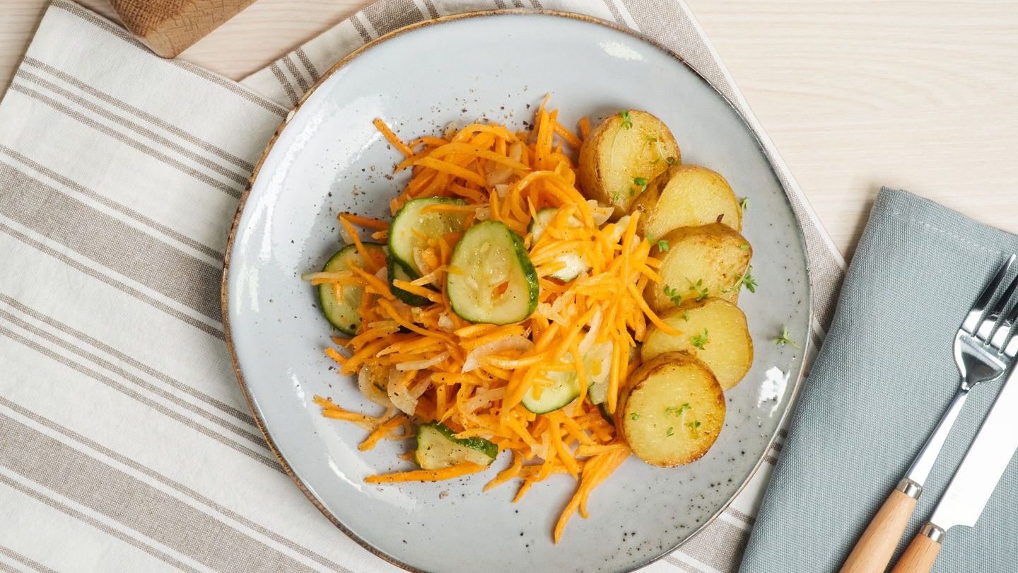 Салат на зиму из огурцов и моркови