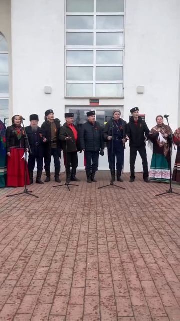 В Вятских Полянах встречают поезд Победы