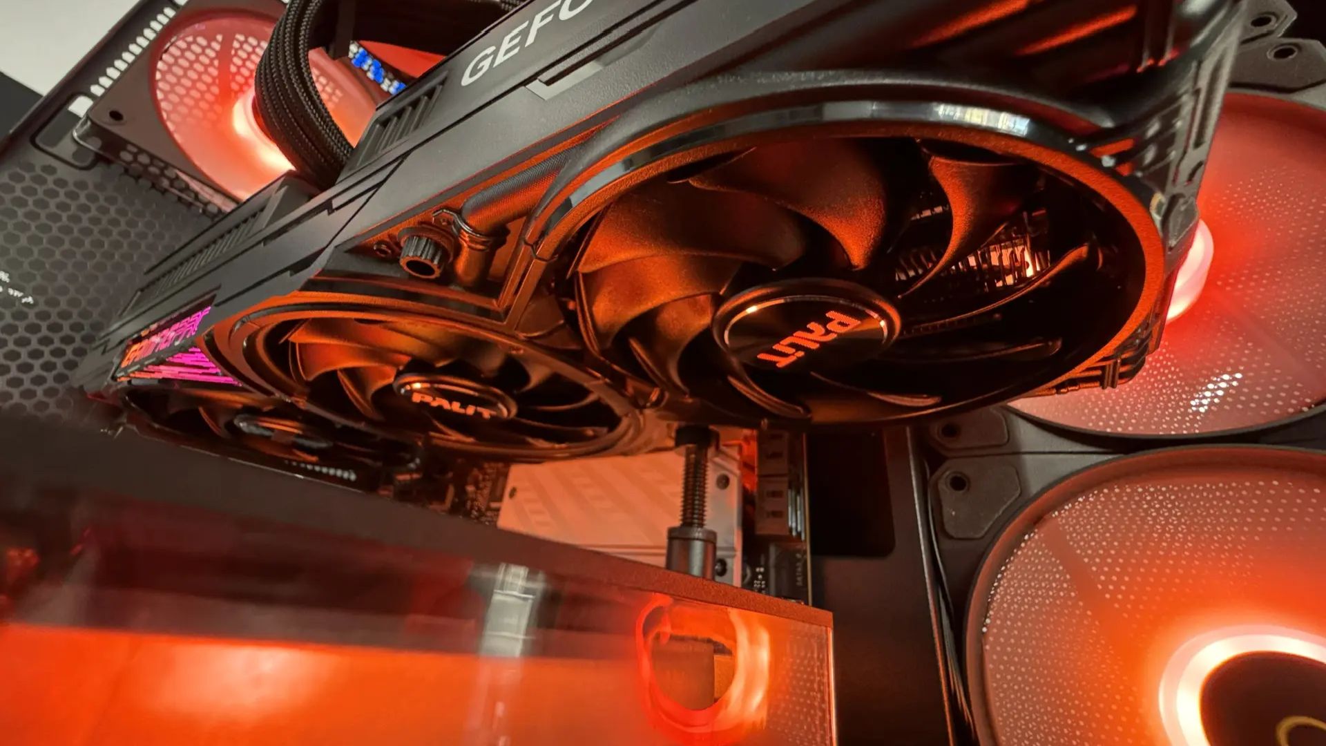 Игровой компьютер на всю котлету, тот случай, когда бюджет ограничен целесообразностью