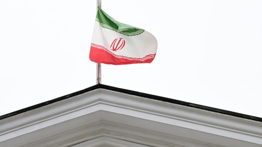 Путин предложил Трампу помочь в урегулировании конфликта в Иране