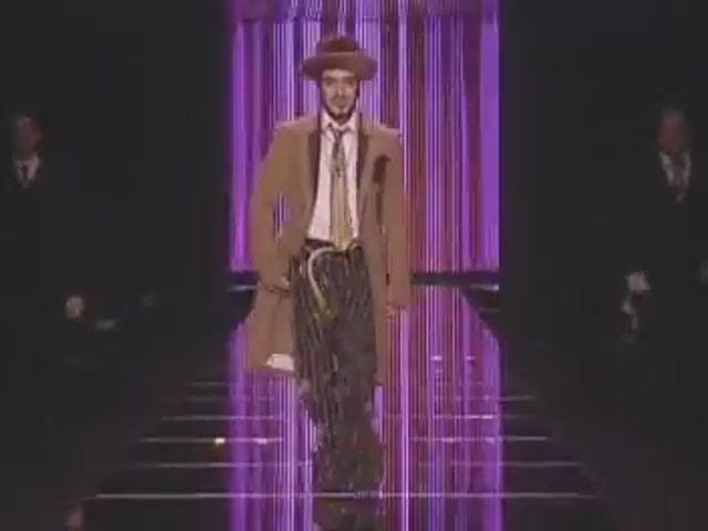 Показ женской коллекции John Galliano осень-зима 2004-2005