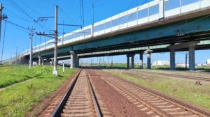 2 часа стука колес: железнодорожные пути, уходящие в сторону Петербурга